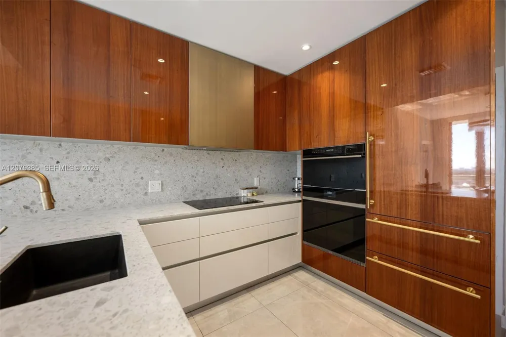 2678 Tigertail Ave #1705 Miami, FL 33133