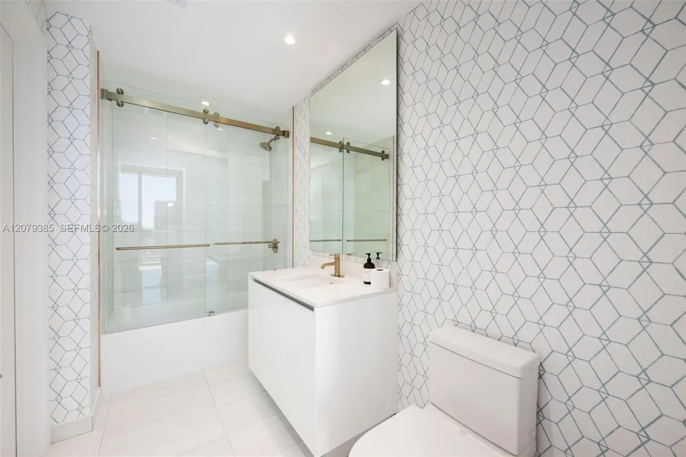 2678 Tigertail Ave #1705 Miami, FL 33133