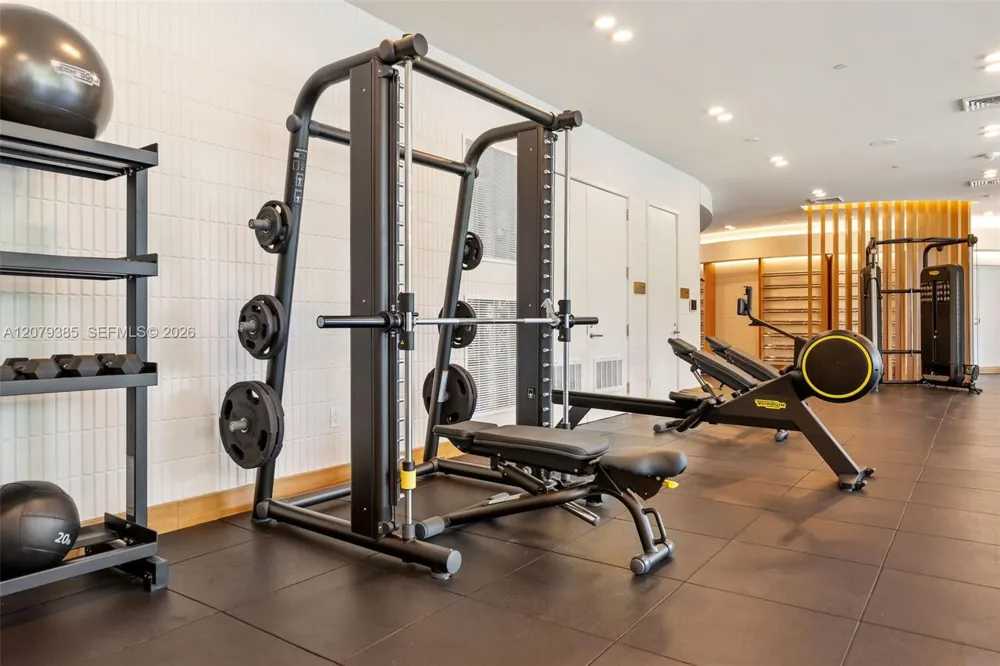2678 Tigertail Ave #1705 Miami, FL 33133