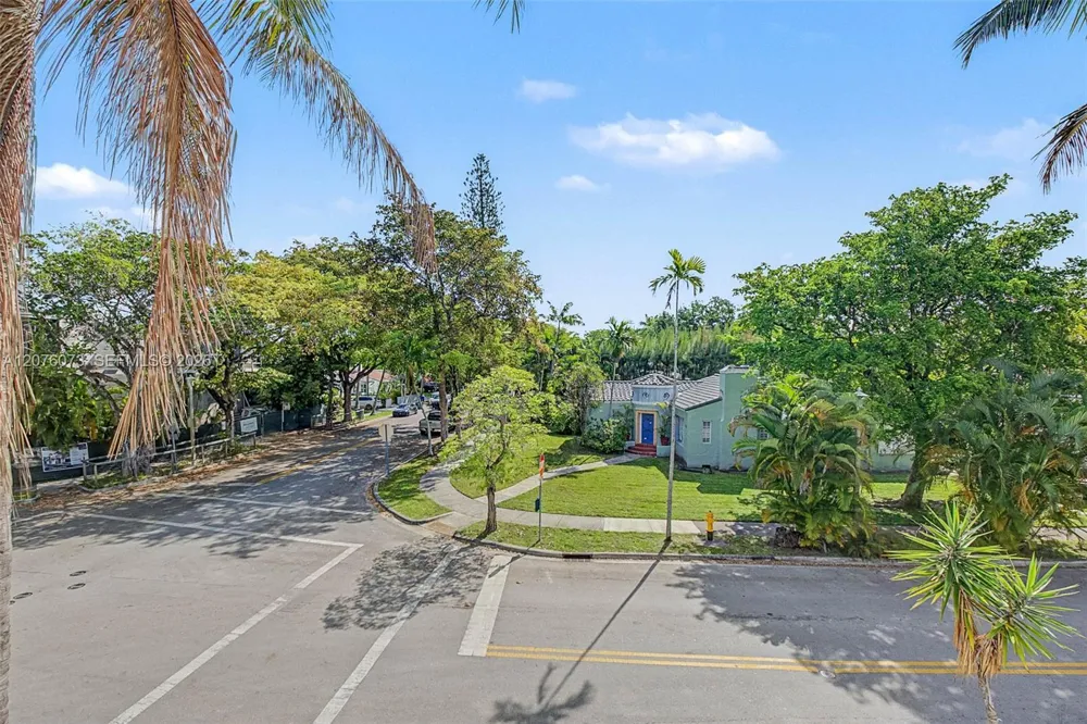 694 NE 76th St #3 Miami, FL 33138