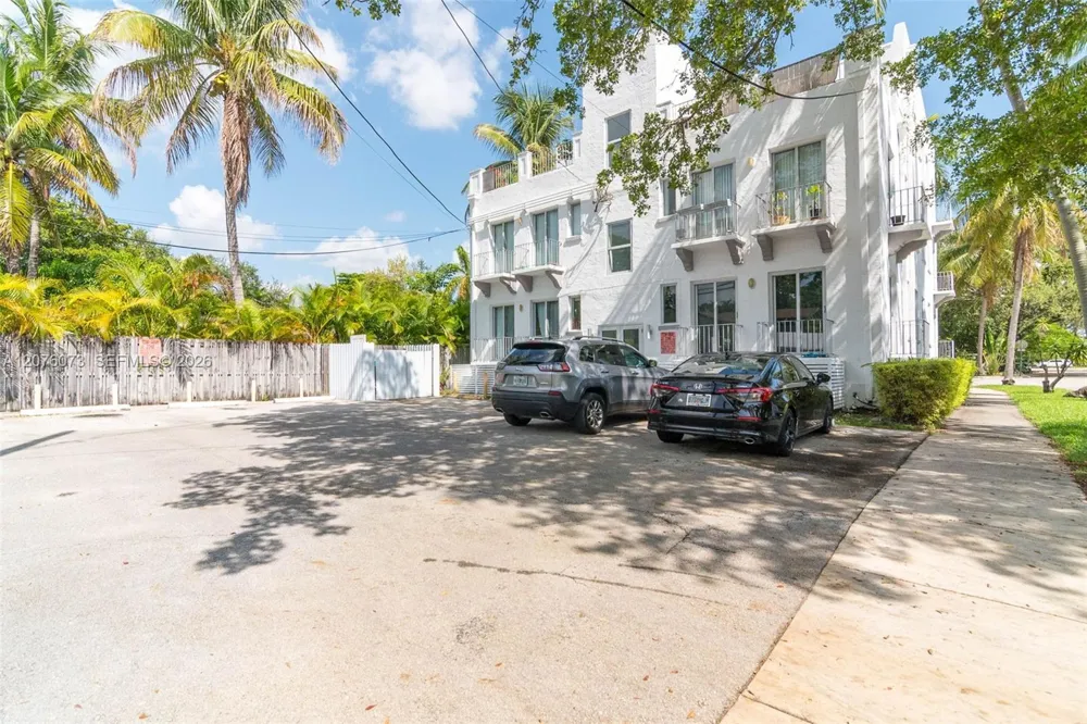 694 NE 76th St #3 Miami, FL 33138