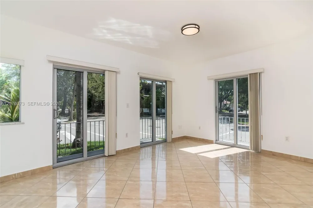 694 NE 76th St #3 Miami, FL 33138