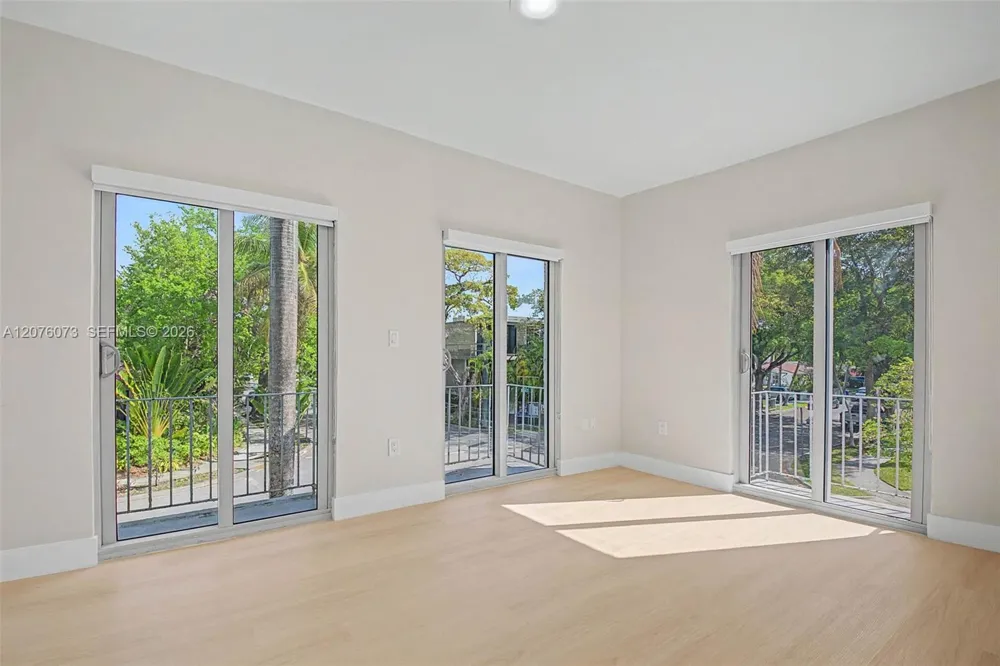 694 NE 76th St #3 Miami, FL 33138