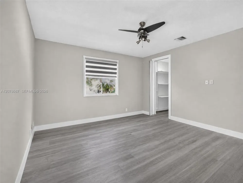 1371 Victoria Isle Dr Weston, FL 33327