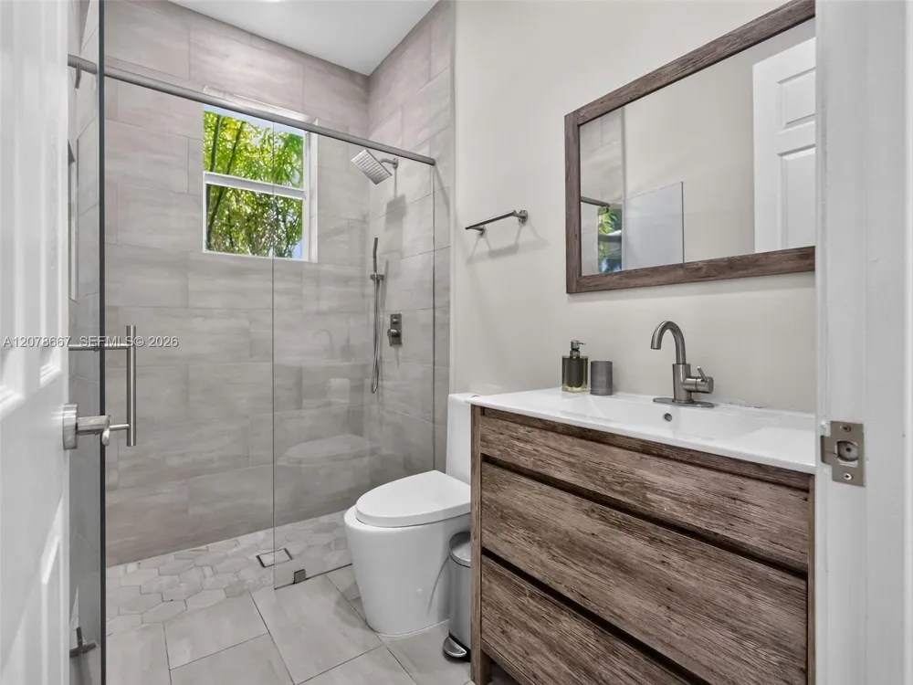 1371 Victoria Isle Dr Weston, FL 33327