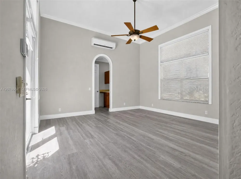 1371 Victoria Isle Dr Weston, FL 33327