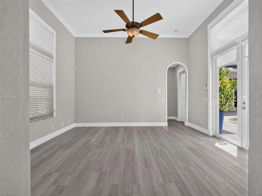 1371 Victoria Isle Dr Weston, FL 33327