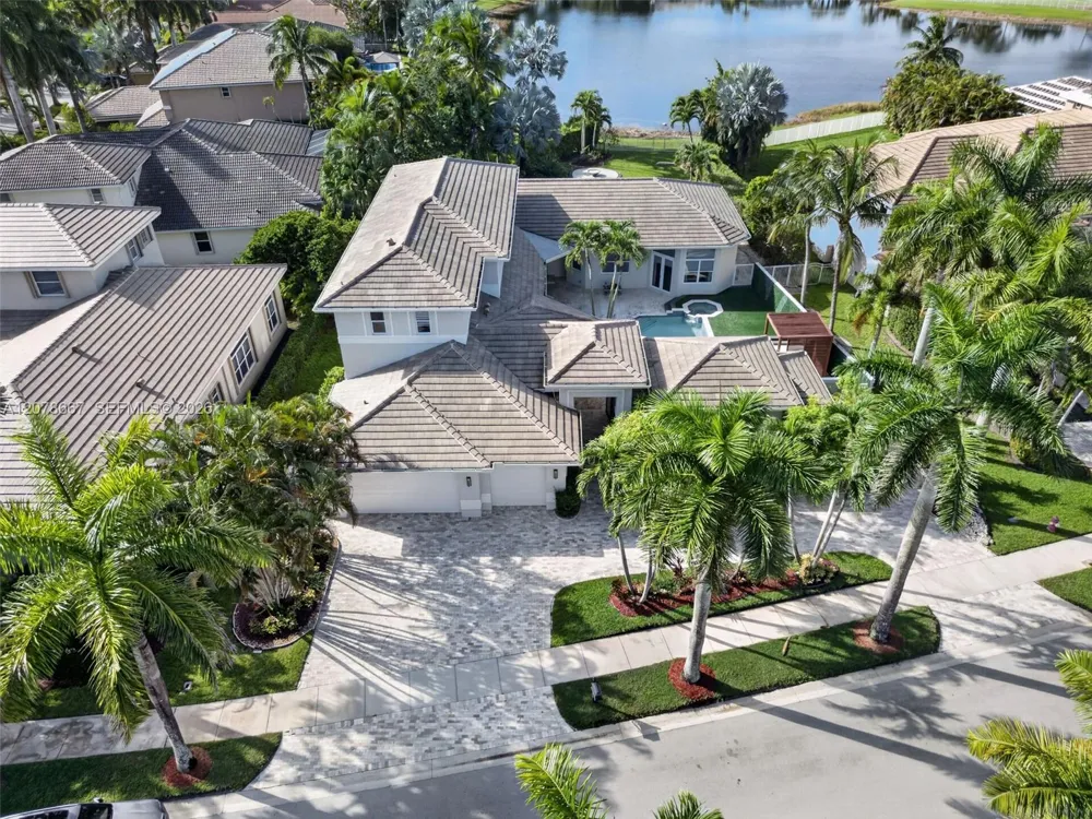 1371 Victoria Isle Dr Weston, FL 33327
