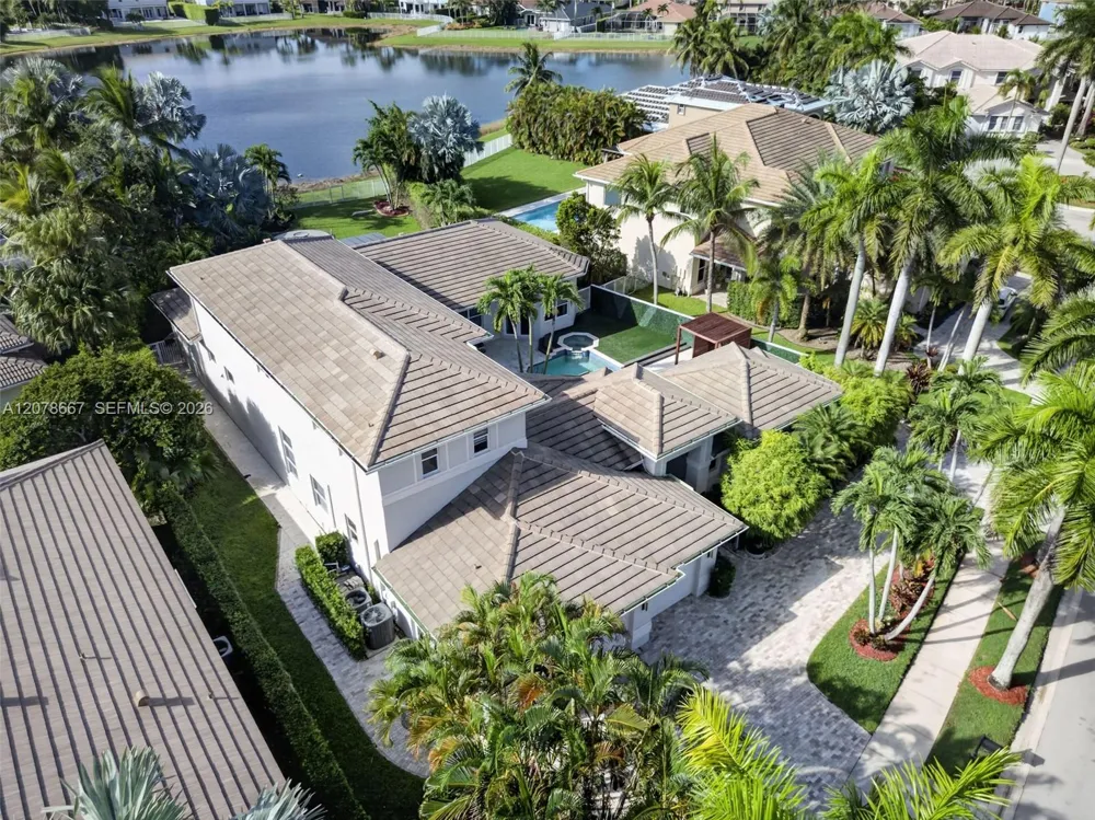 1371 Victoria Isle Dr Weston, FL 33327