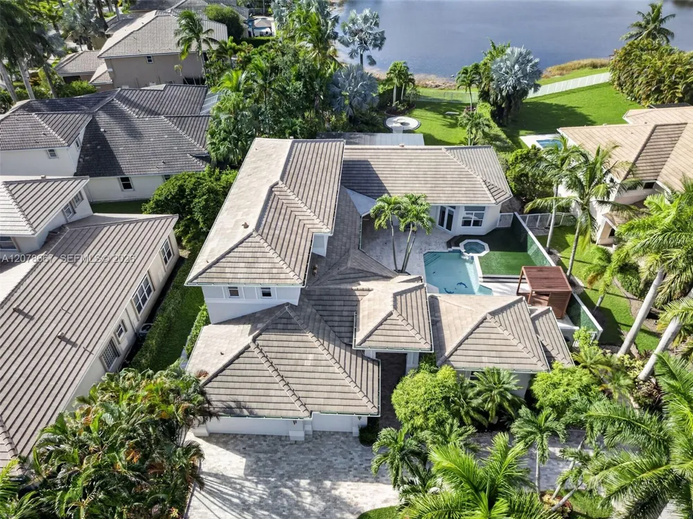1371 Victoria Isle Dr Weston, FL 33327