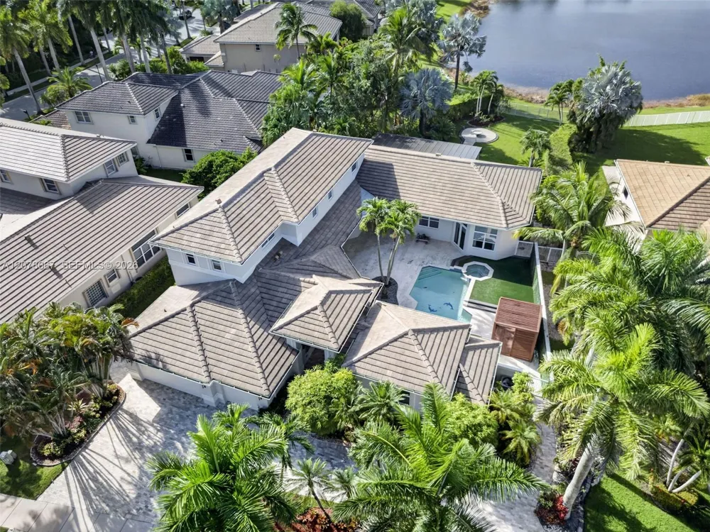 1371 Victoria Isle Dr Weston, FL 33327