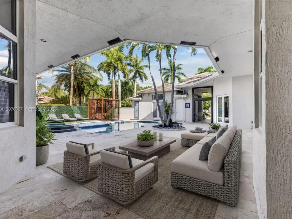 1371 Victoria Isle Dr Weston, FL 33327