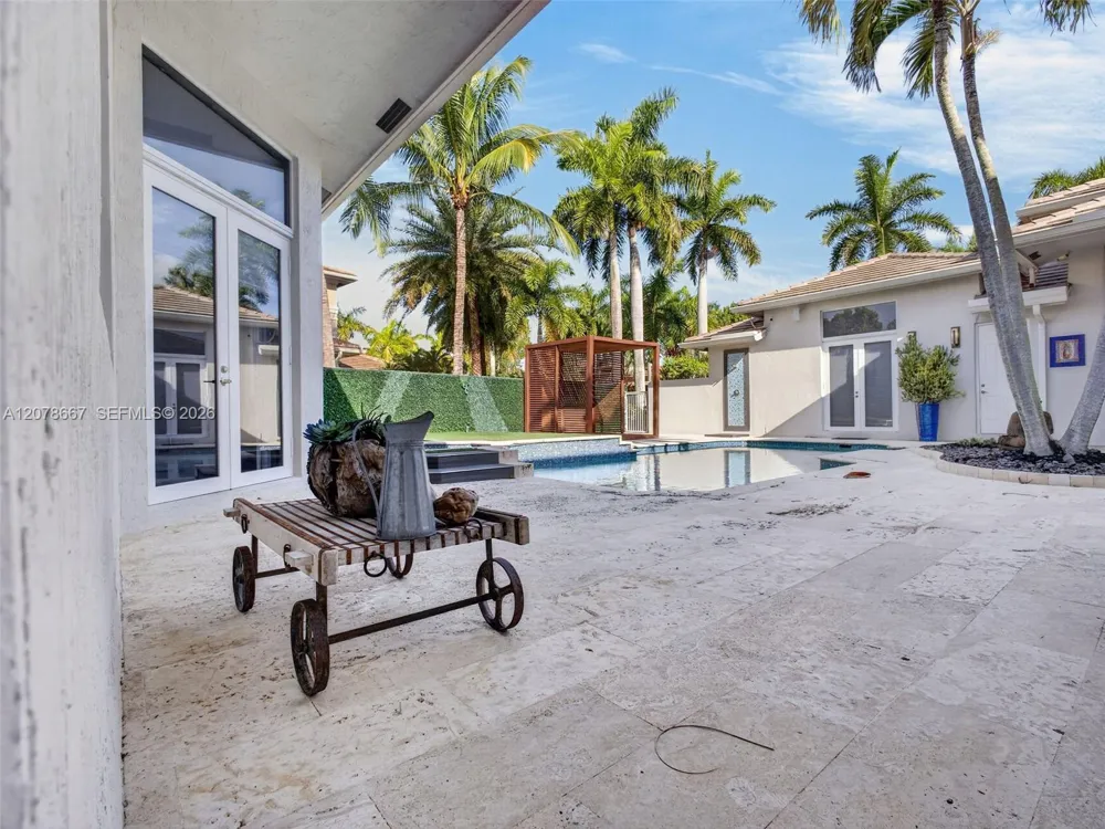 1371 Victoria Isle Dr Weston, FL 33327