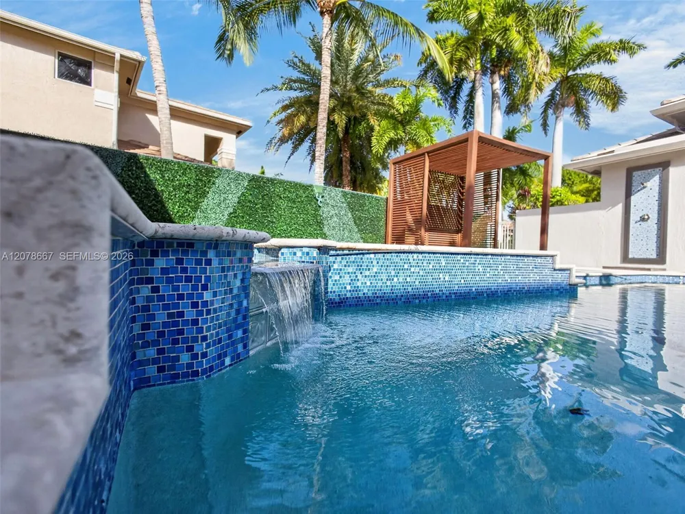 1371 Victoria Isle Dr Weston, FL 33327