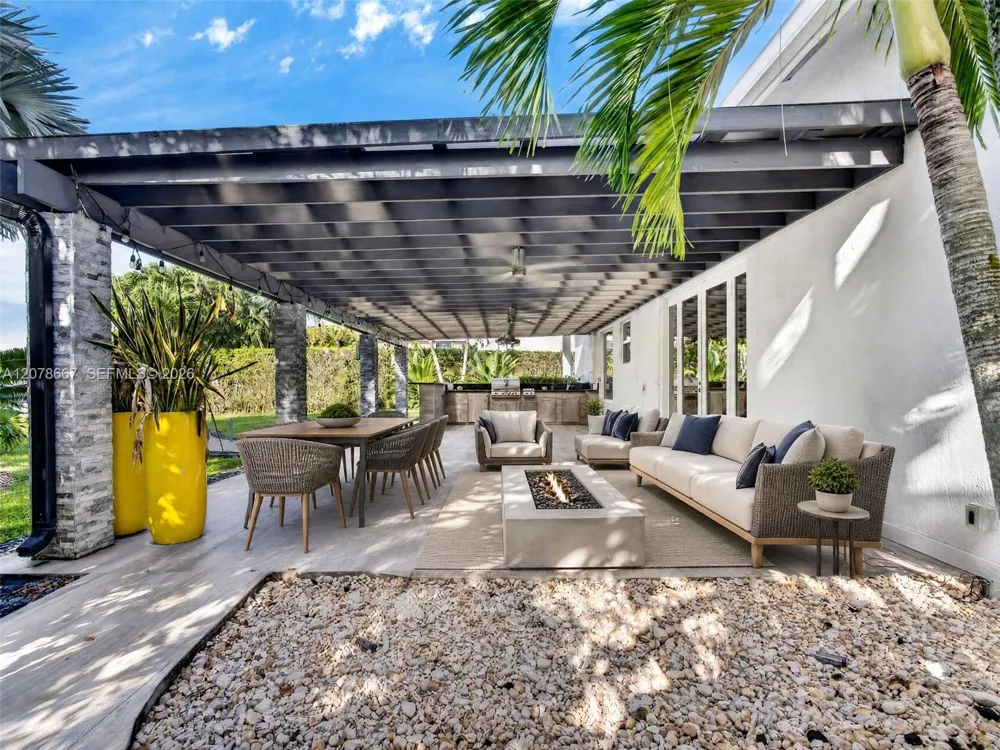 1371 Victoria Isle Dr Weston, FL 33327