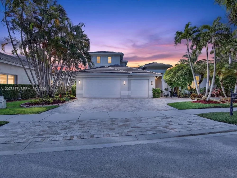 1371 Victoria Isle Dr Weston, FL 33327
