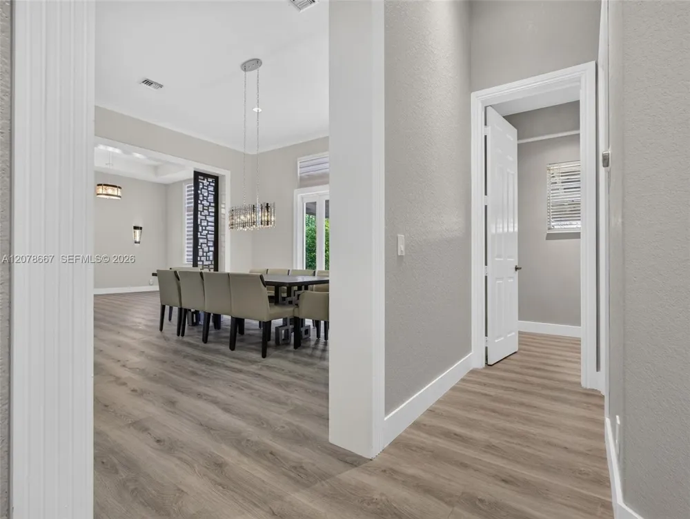 1371 Victoria Isle Dr Weston, FL 33327