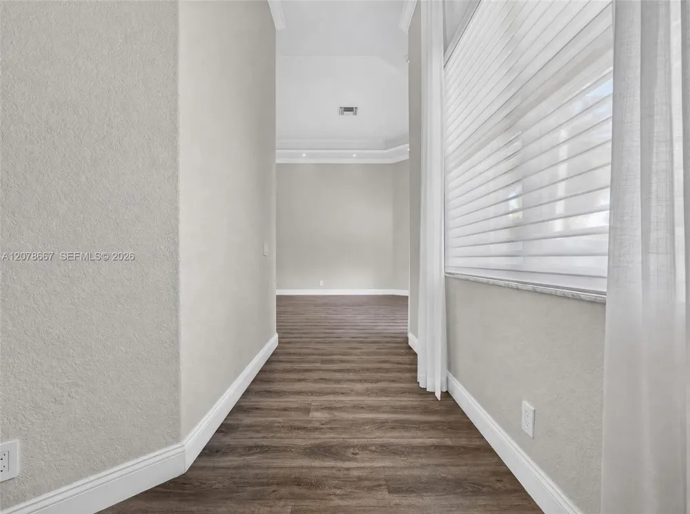 1371 Victoria Isle Dr Weston, FL 33327