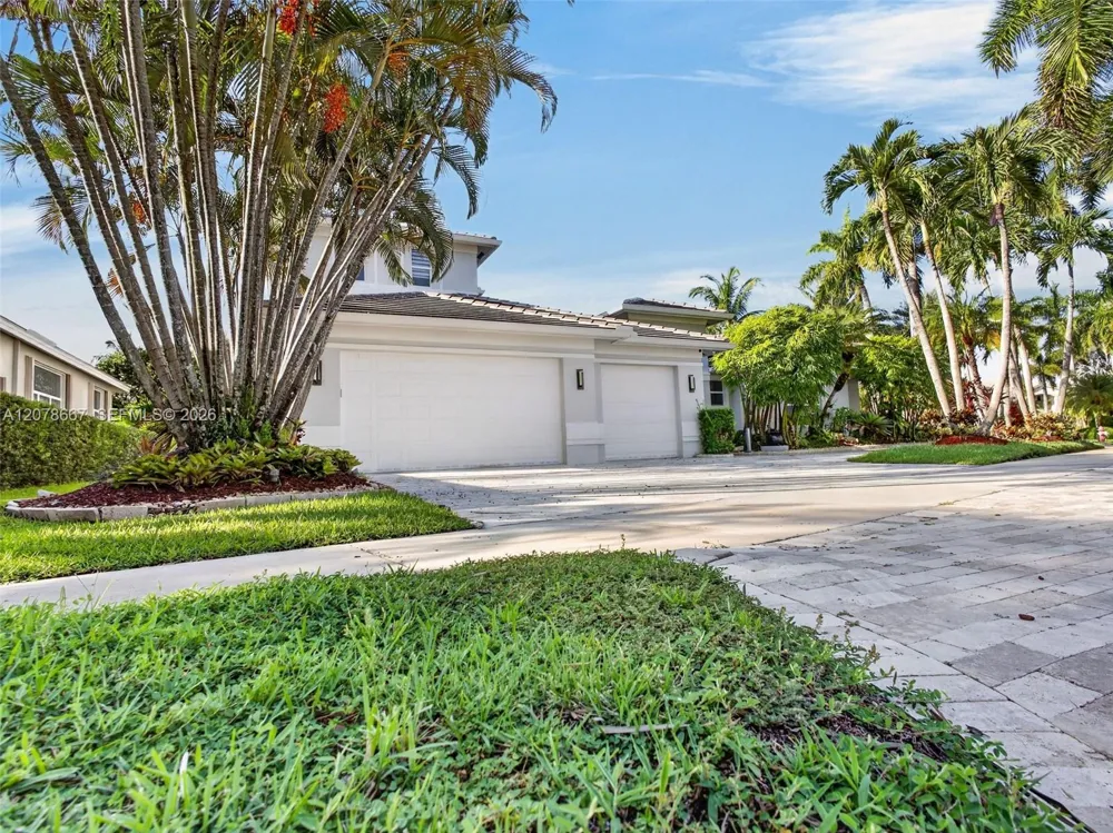 1371 Victoria Isle Dr Weston, FL 33327