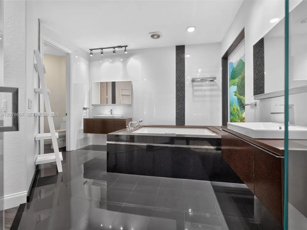 1371 Victoria Isle Dr Weston, FL 33327