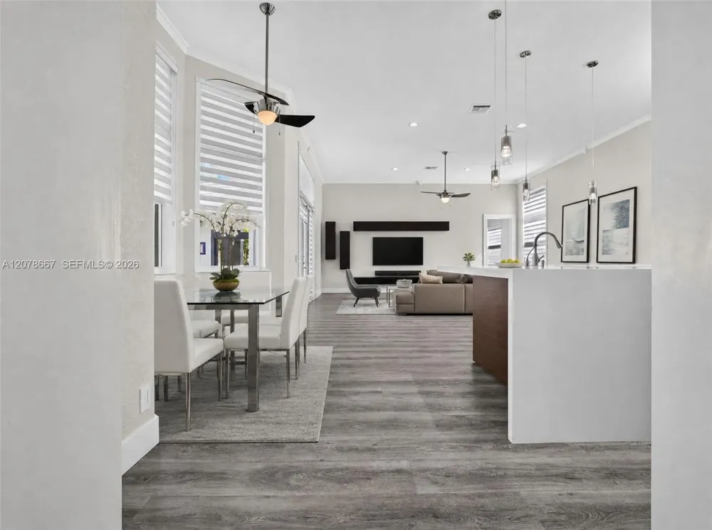 1371 Victoria Isle Dr Weston, FL 33327