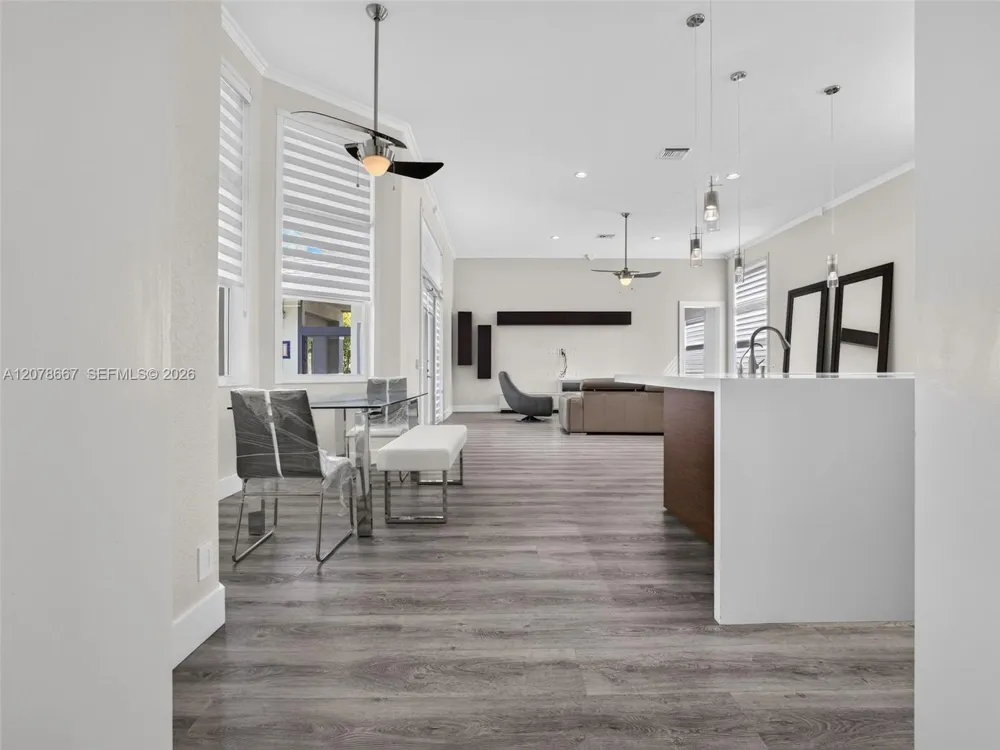 1371 Victoria Isle Dr Weston, FL 33327