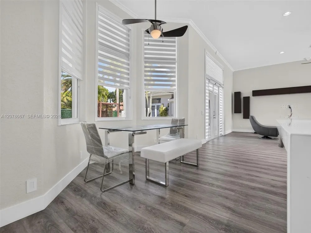1371 Victoria Isle Dr Weston, FL 33327