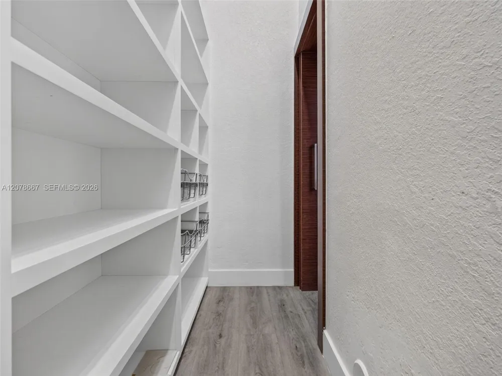 1371 Victoria Isle Dr Weston, FL 33327