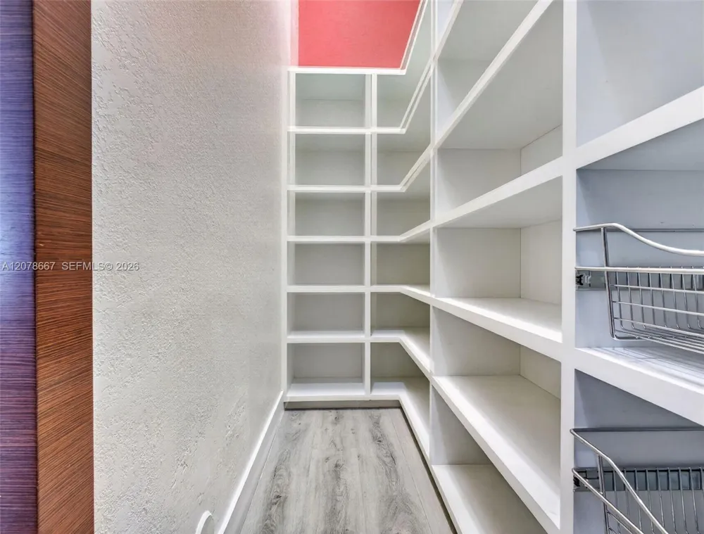 1371 Victoria Isle Dr Weston, FL 33327