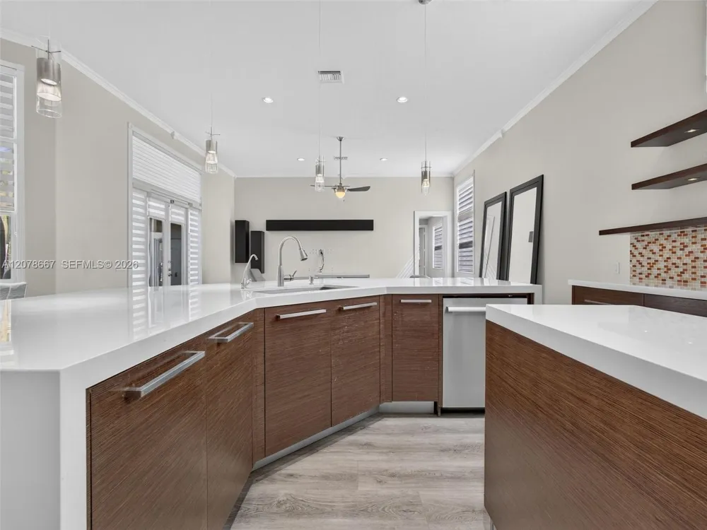 1371 Victoria Isle Dr Weston, FL 33327