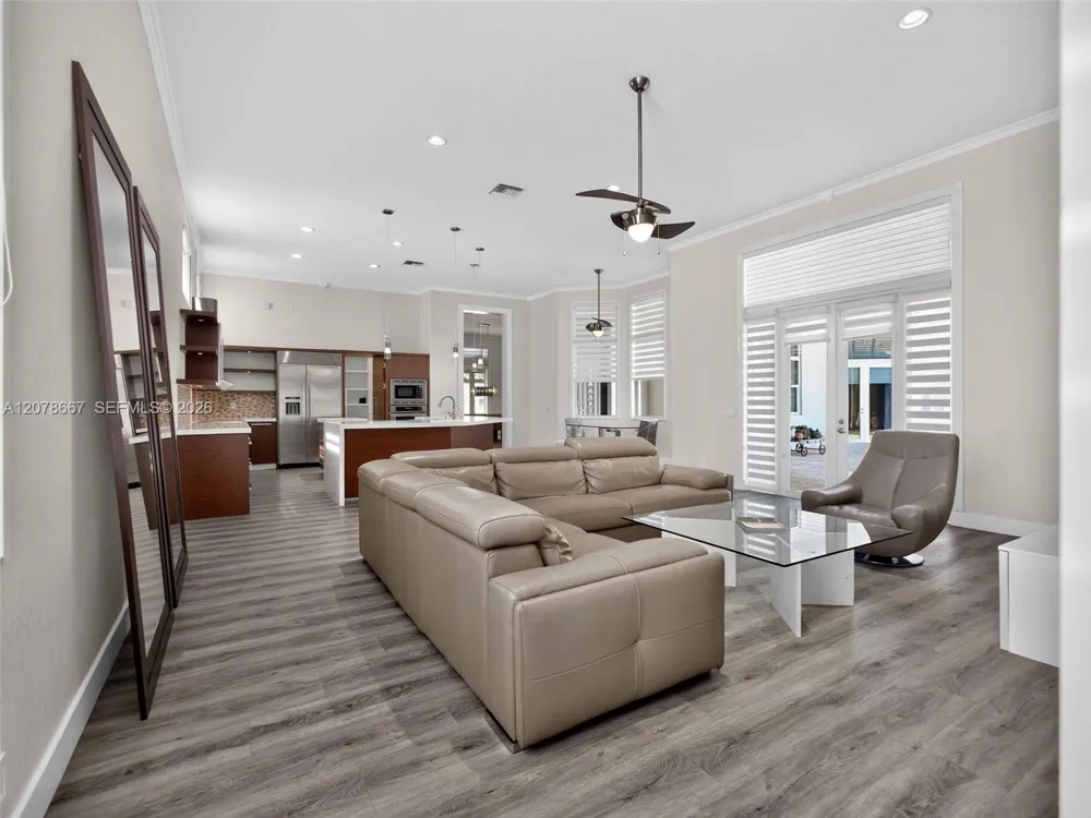 1371 Victoria Isle Dr Weston, FL 33327