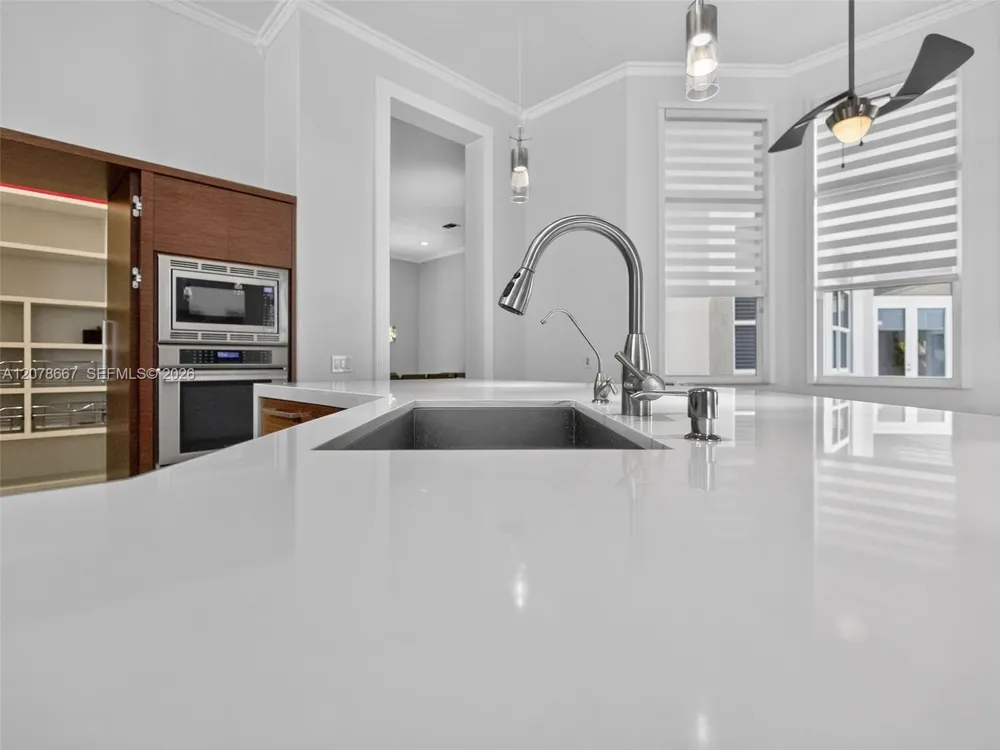 1371 Victoria Isle Dr Weston, FL 33327