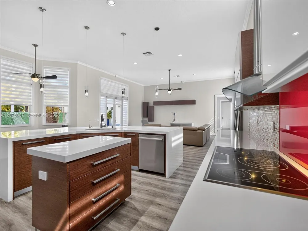 1371 Victoria Isle Dr Weston, FL 33327