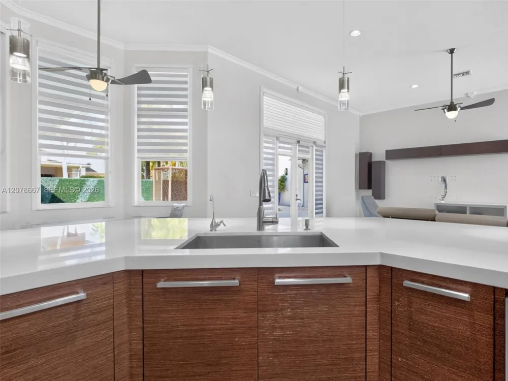 1371 Victoria Isle Dr Weston, FL 33327