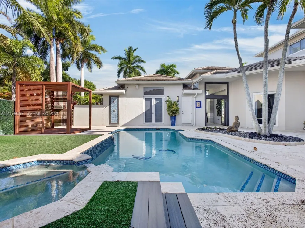 1371 Victoria Isle Dr Weston, FL 33327
