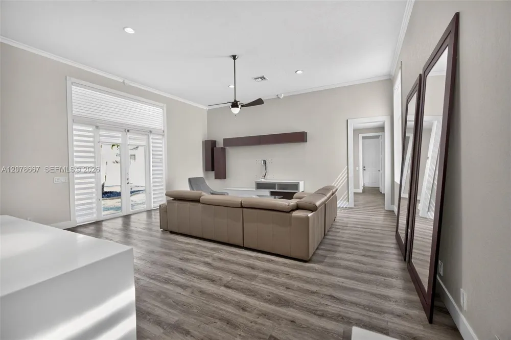 1371 Victoria Isle Dr Weston, FL 33327