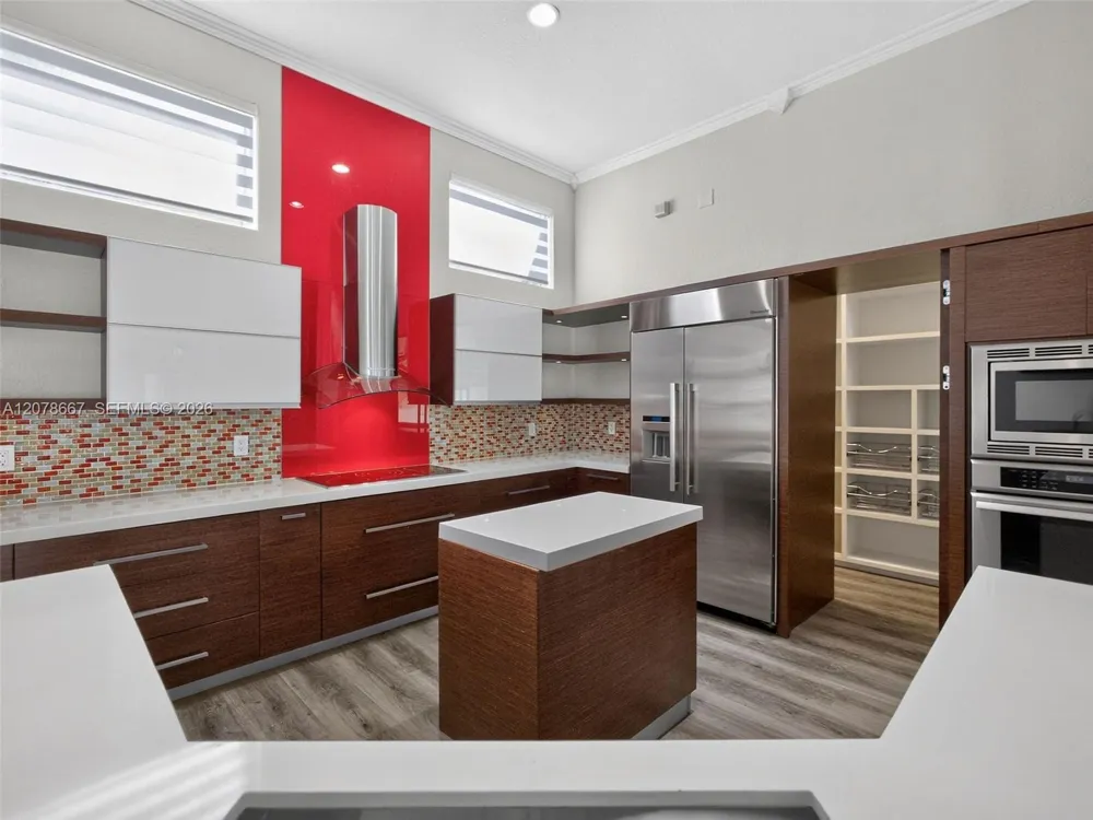 1371 Victoria Isle Dr Weston, FL 33327