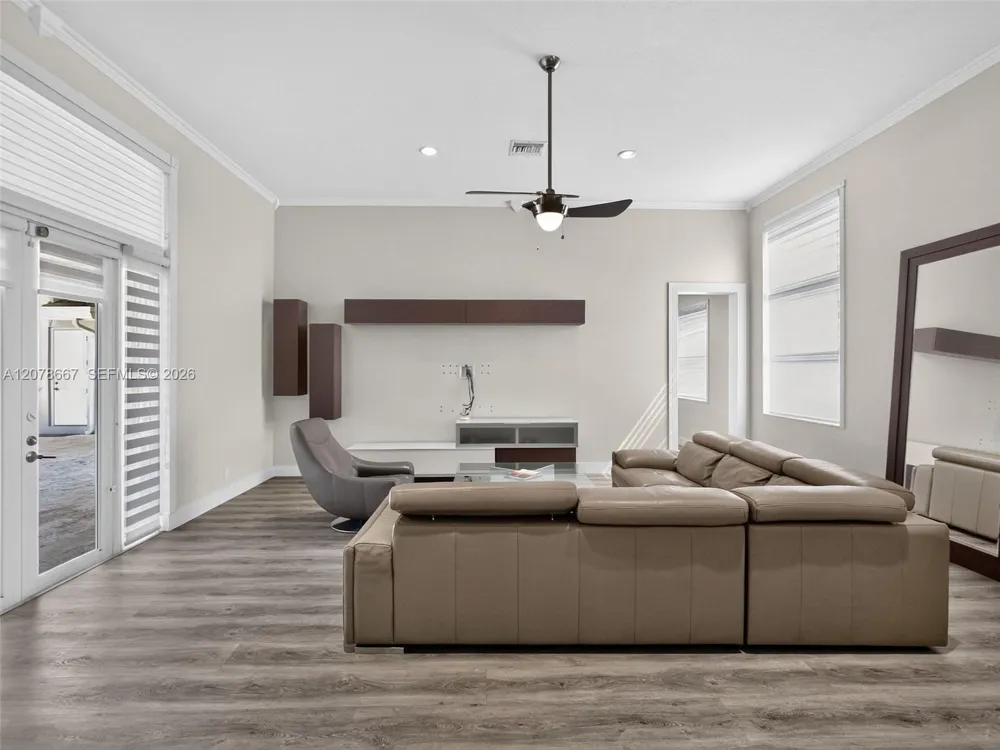 1371 Victoria Isle Dr Weston, FL 33327