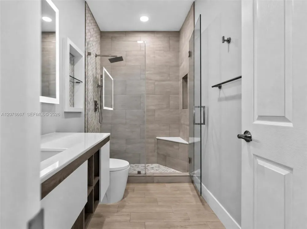 1371 Victoria Isle Dr Weston, FL 33327