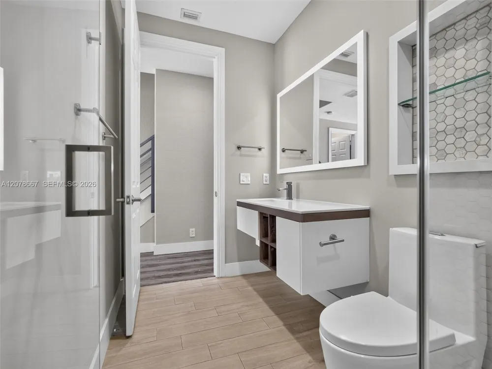 1371 Victoria Isle Dr Weston, FL 33327