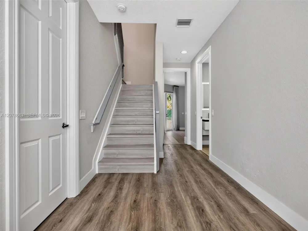 1371 Victoria Isle Dr Weston, FL 33327