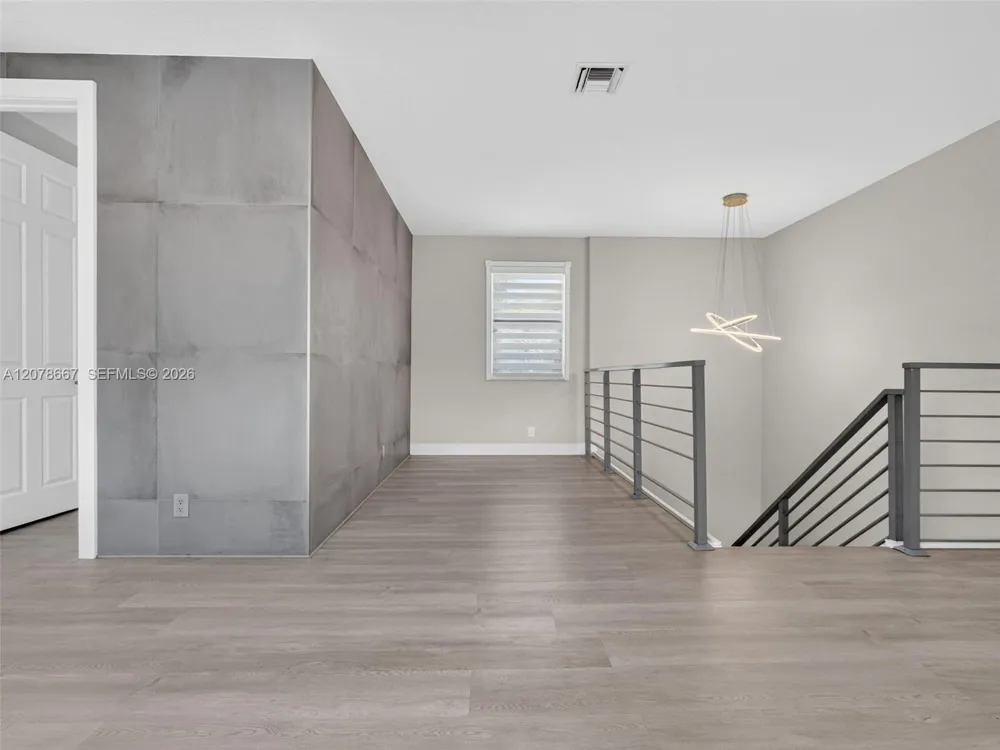1371 Victoria Isle Dr Weston, FL 33327