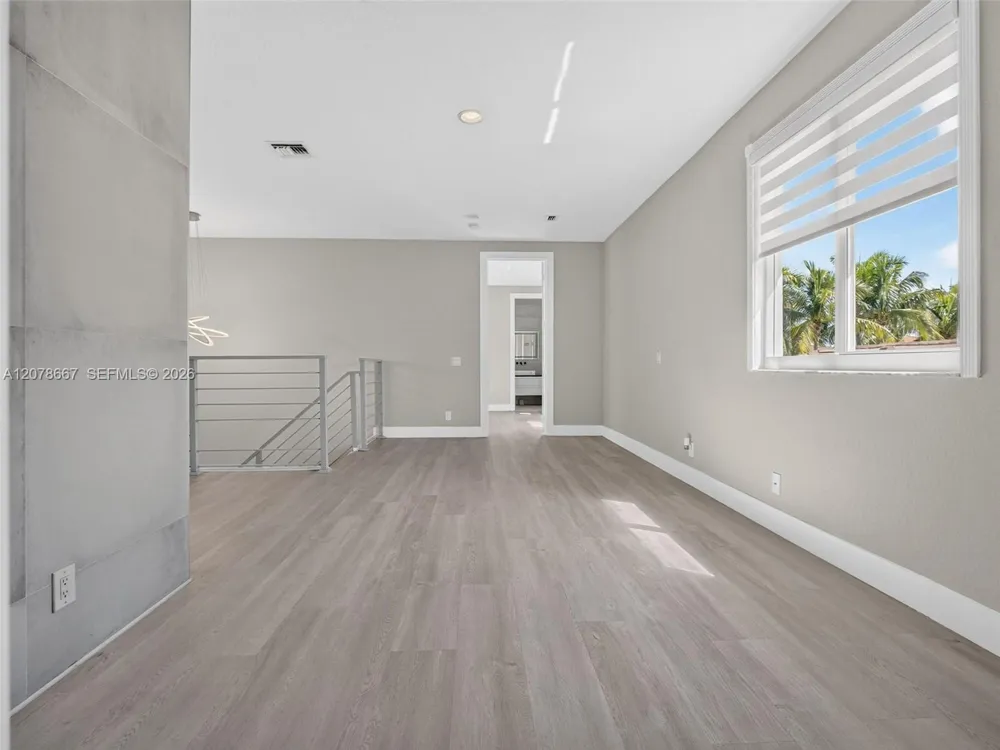 1371 Victoria Isle Dr Weston, FL 33327