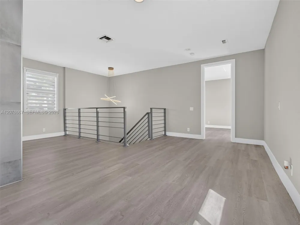 1371 Victoria Isle Dr Weston, FL 33327