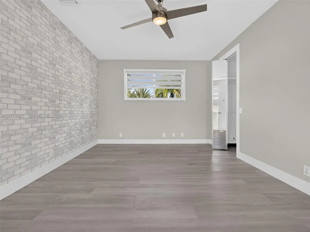 1371 Victoria Isle Dr Weston, FL 33327
