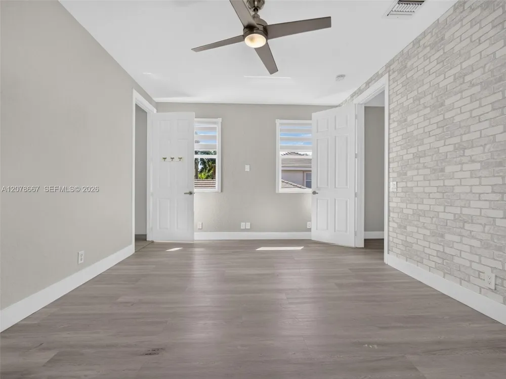 1371 Victoria Isle Dr Weston, FL 33327
