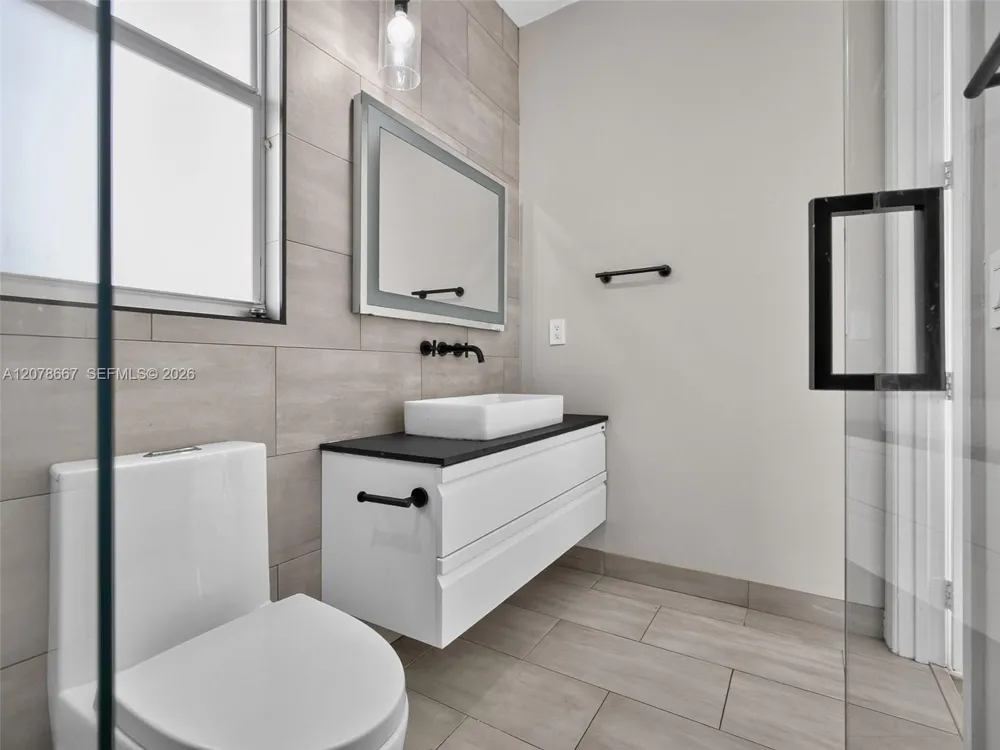 1371 Victoria Isle Dr Weston, FL 33327