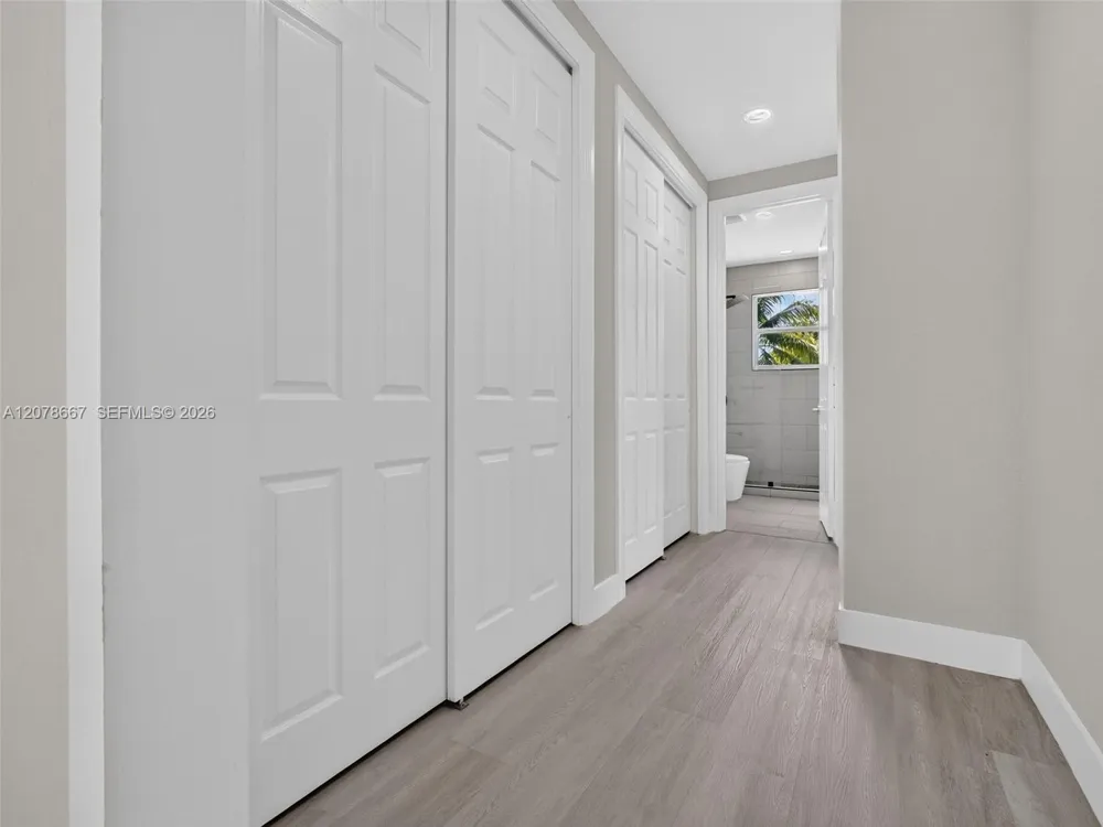 1371 Victoria Isle Dr Weston, FL 33327