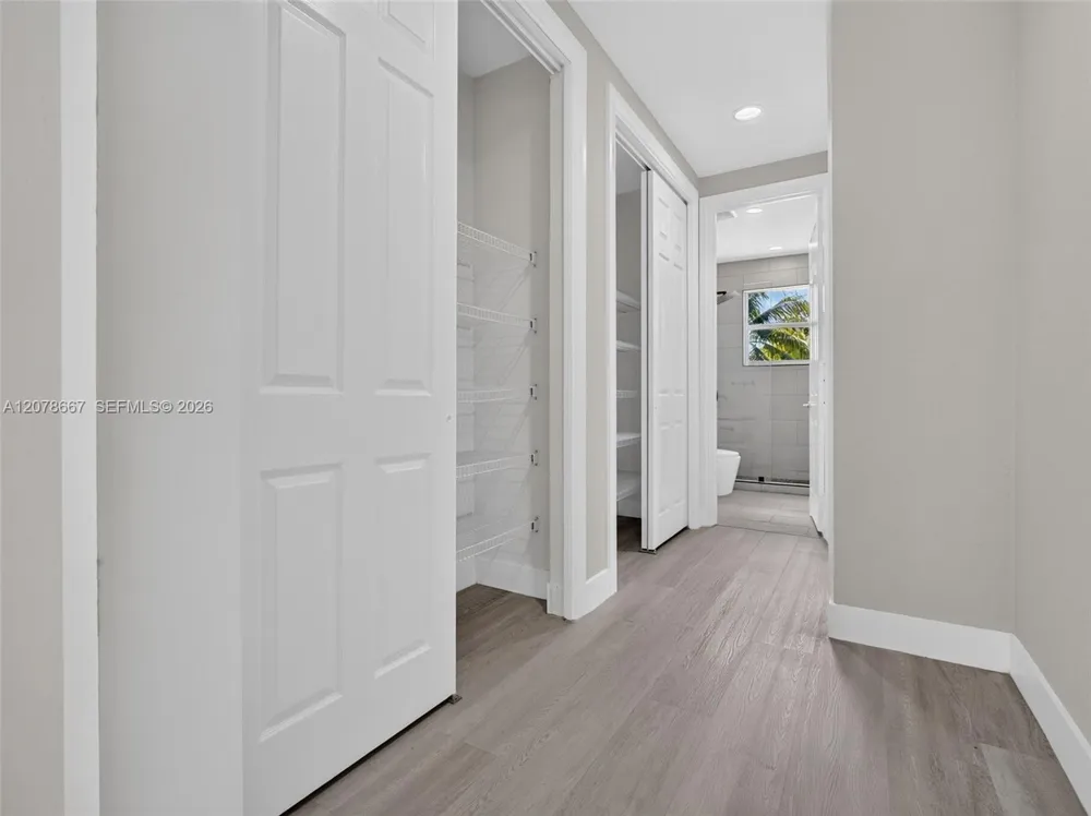 1371 Victoria Isle Dr Weston, FL 33327