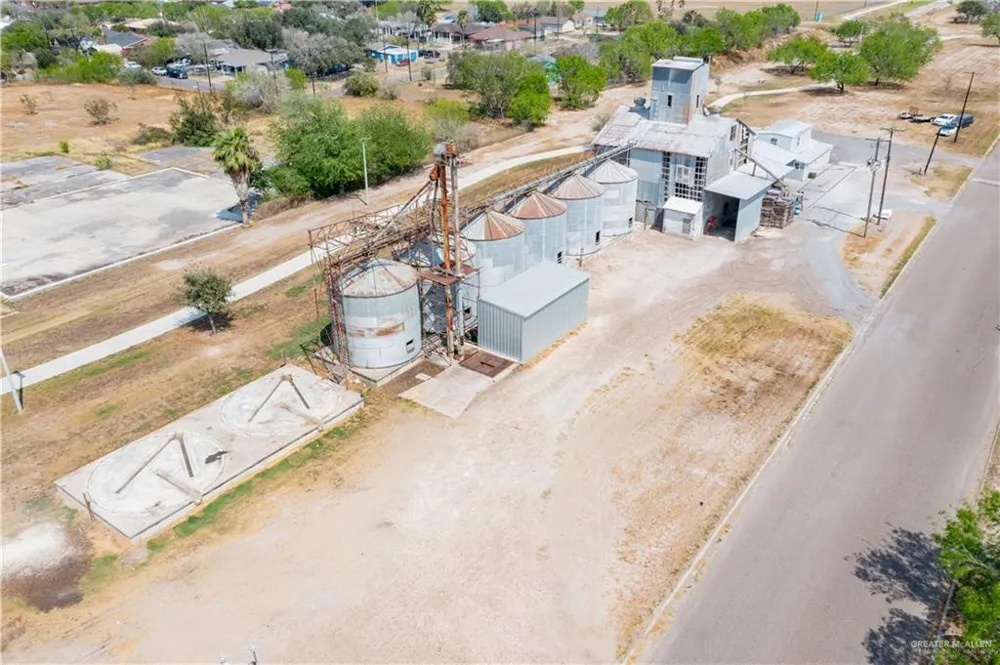 1 E 4th Avenue W Elsa, TX 78543